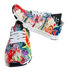 NWT Crosskix Women’s Size 7 Graffiti Print Hybrid Water Shoes Sneakers EU 39